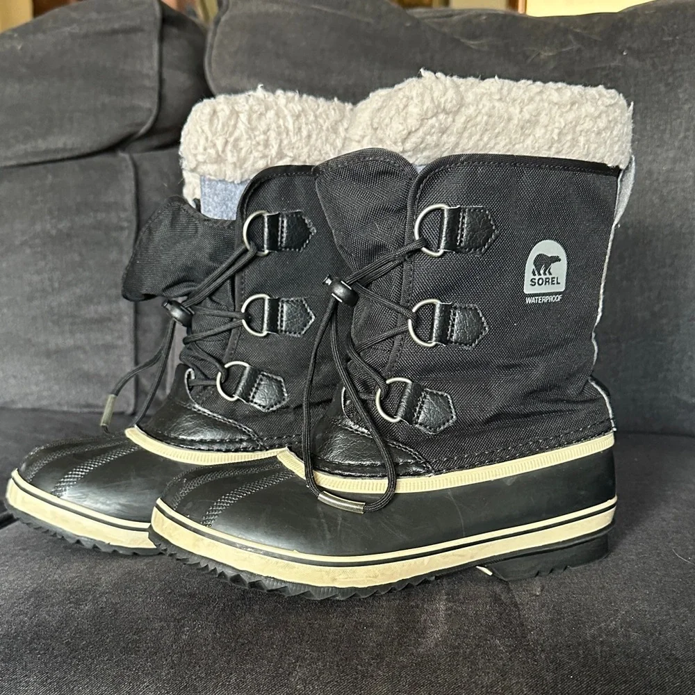 Sorrel Black and Gray Winter Boots